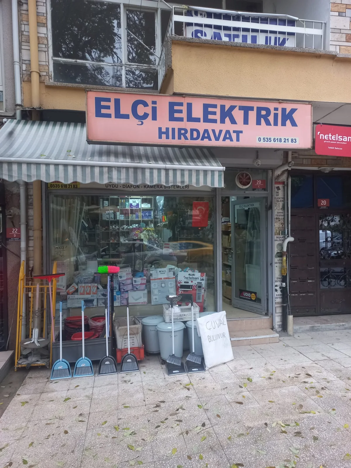 Elçi Elektrik konumundaki dükkânın dış cephesi